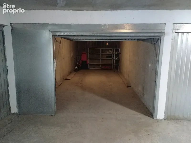 Photo Parking à Enchastrayes au prix de 22 600€