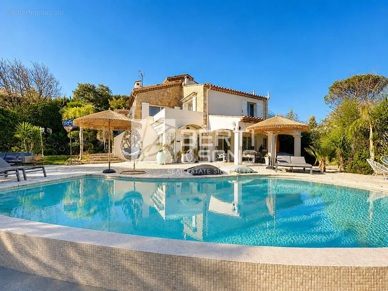 Photo Maison à Mandelieu-La-Napoule au prix de 1 495 000€