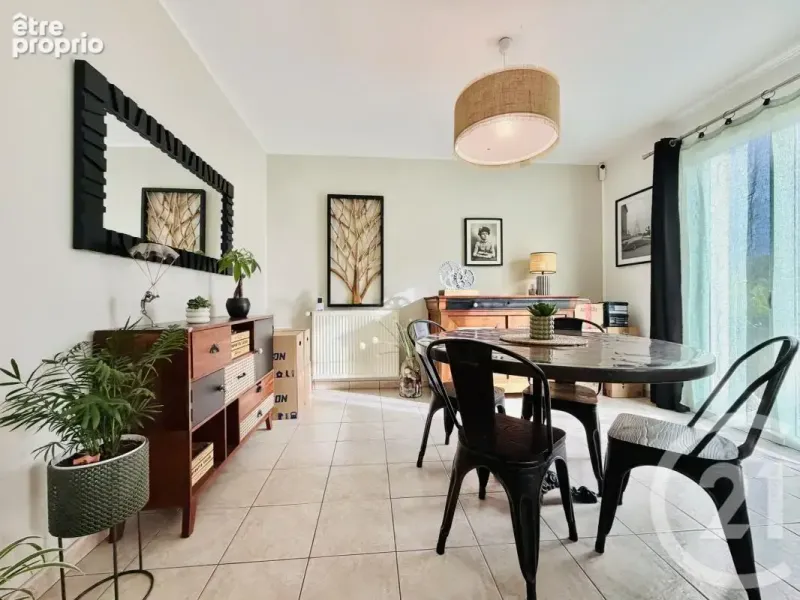 Photo Maison à Solignac au prix de 192 700€