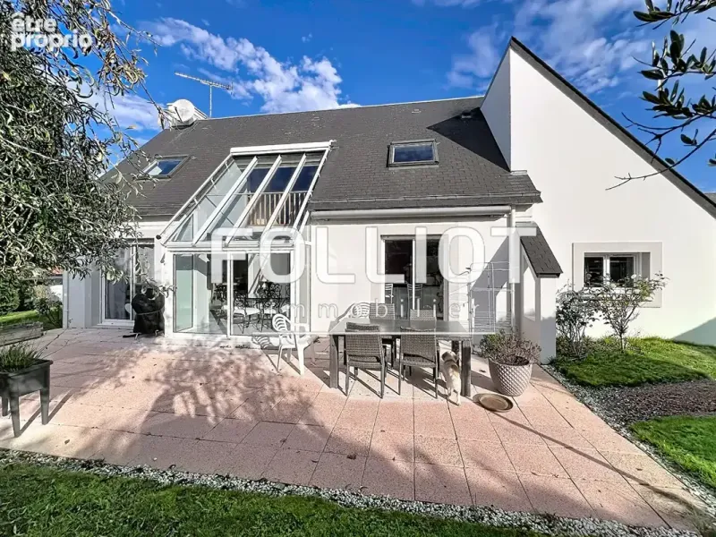 Photo Maison à Saint-Georges-Montcocq au prix de 305 000€