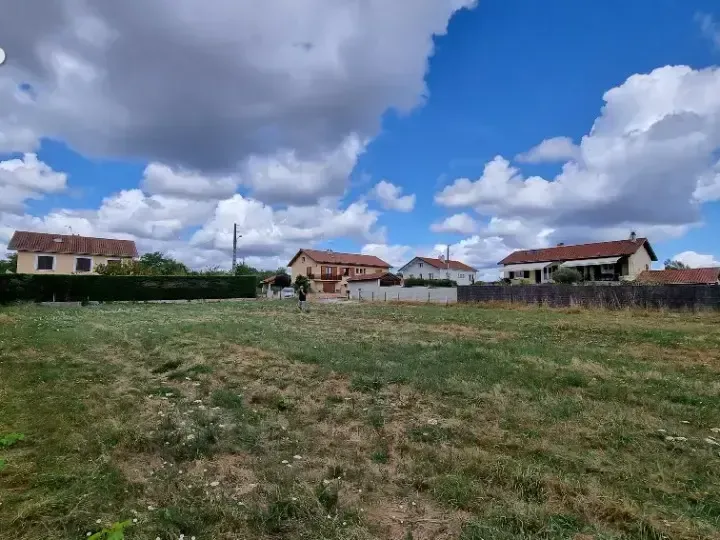 Photo Terrain à Montbrison au prix de 56 000€