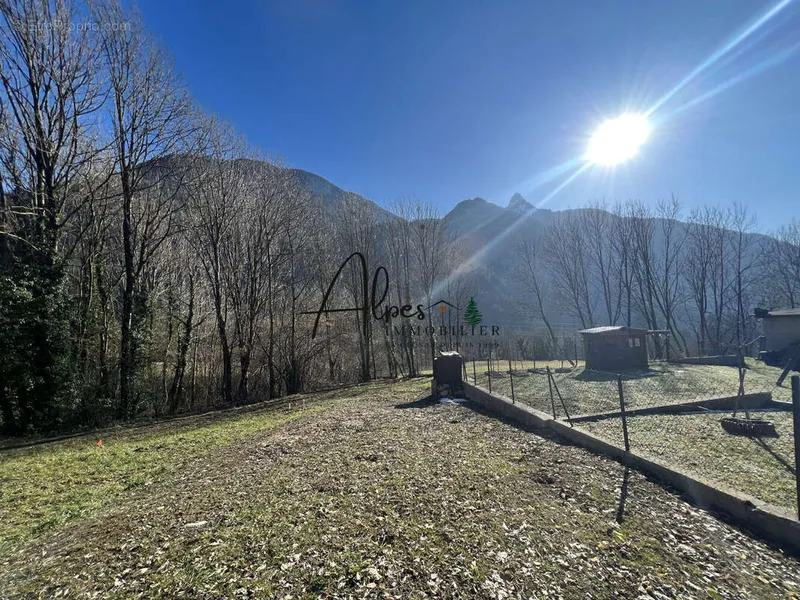Photo Terrain à La Balme-De-Thuy au prix de 440 000€