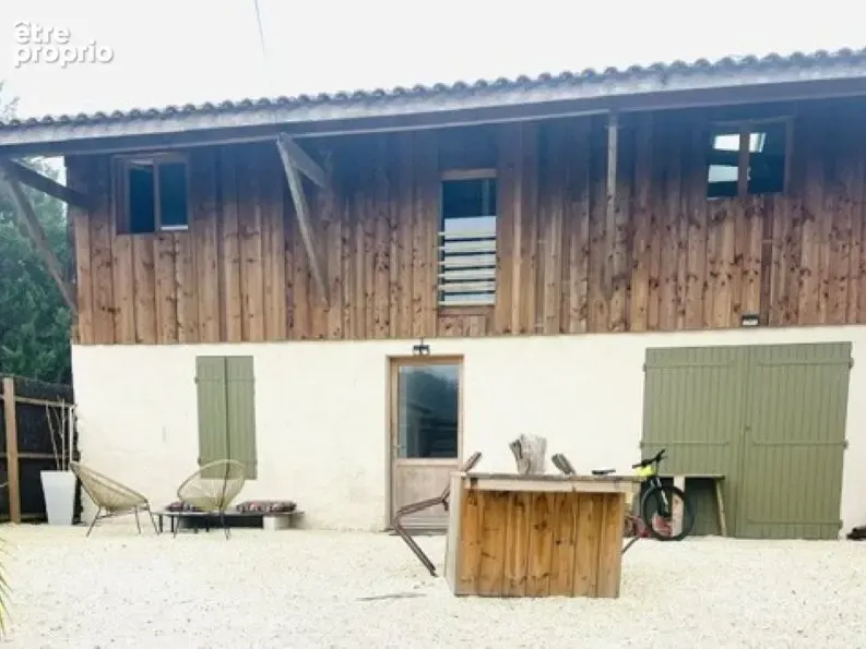 Photo Appartement à Salles au prix de 397 500€