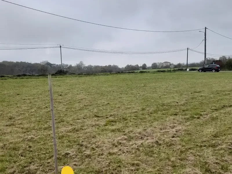 Photo Terrain à Le Castera au prix de 99 000€