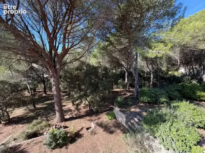 Photo Terrain à Nages-Et-Solorgues au prix de 230 000€