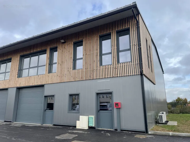 Photo Commerce à Laboissiere-En-Thelle au prix de 335 000€