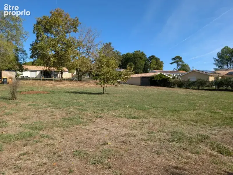 Photo Terrain à Saint-Savin au prix de 55 000€