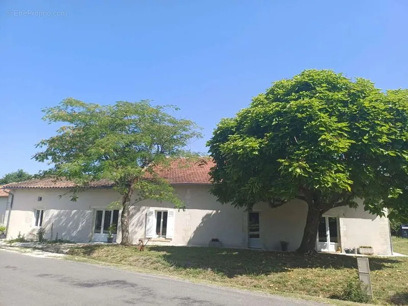 Photo Maison à Chalais au prix de 224 700€