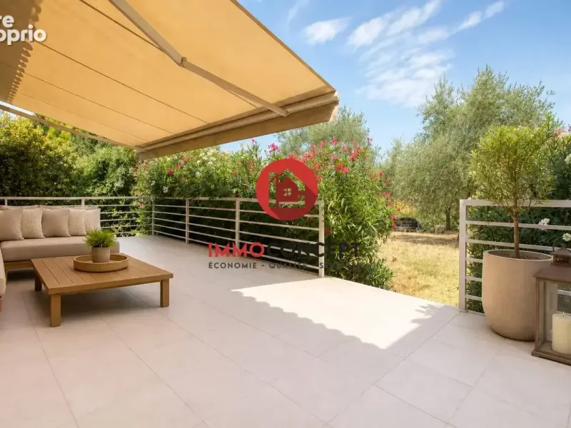 Terrasse avec accès jardin