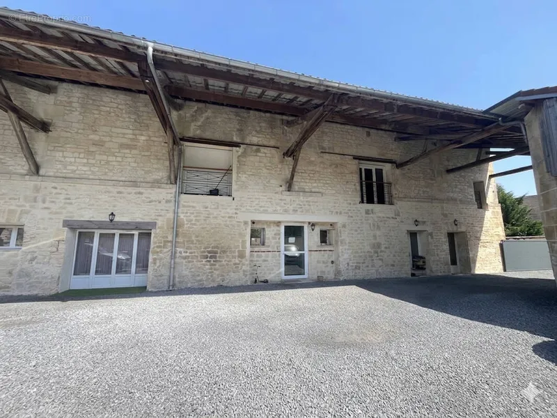 Photo Appartement à Cires-Les-Mello au prix de 640 000€