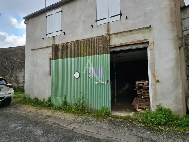 Photo Parking à Saint-Froult au prix de 65 000€