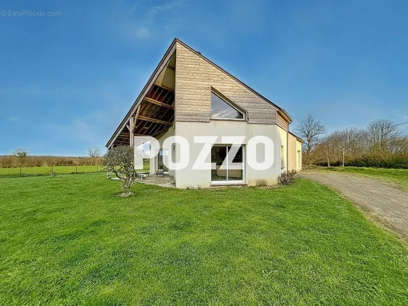 Photo Maison à Le Tanu au prix de 332 500€