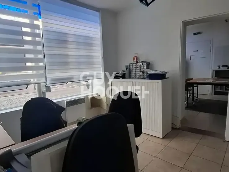 Photo Commerce à Limay au prix de 132 000€