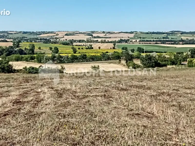 Photo Terrain à Revel au prix de 82 000€