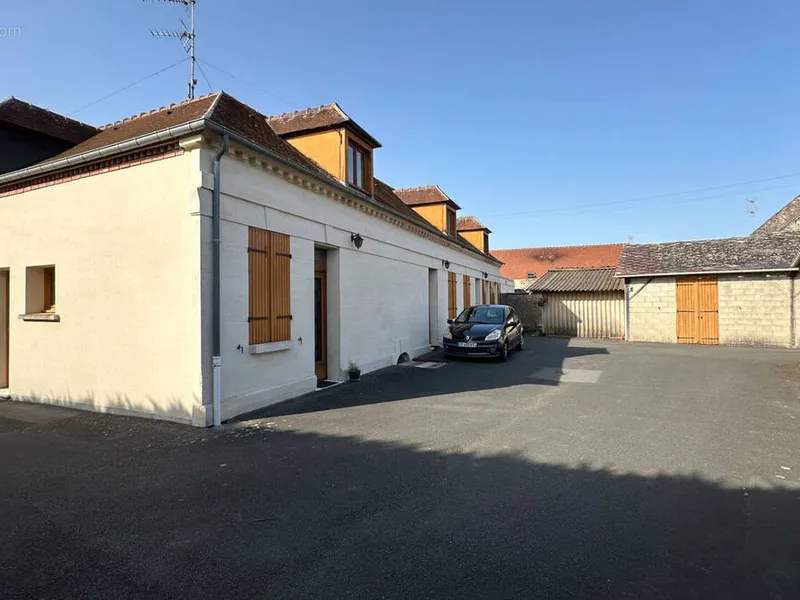 Photo Appartement à Lacroix-Saint-Ouen au prix de 525 000€