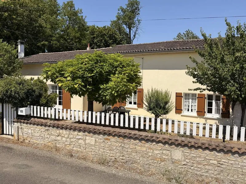 Photo Maison à La Faye au prix de 194 400€