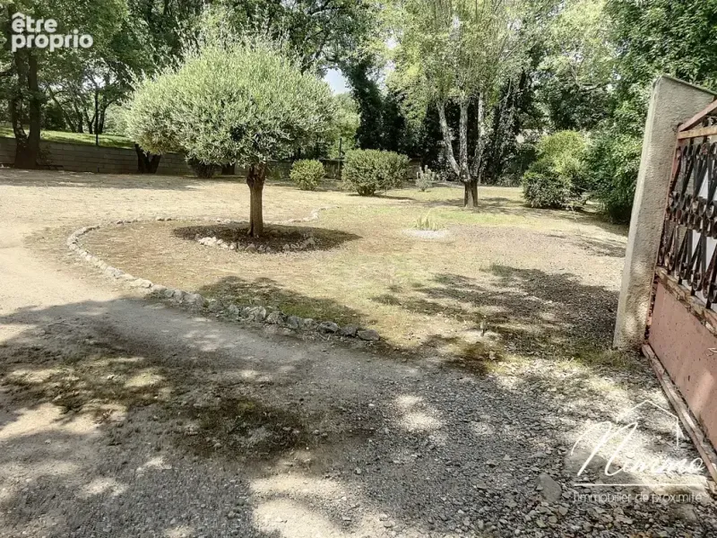 Photo Terrain à Saint-Mamert-Du-Gard au prix de 120 000€