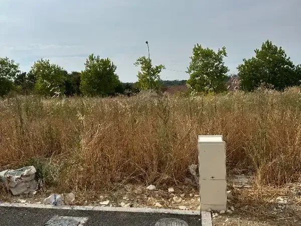 Photo Terrain à Saint-Mesmes au prix de 165 000€