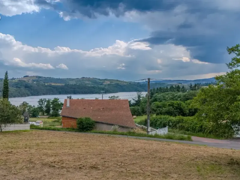 Photo Terrain à Villerest au prix de 115 000€