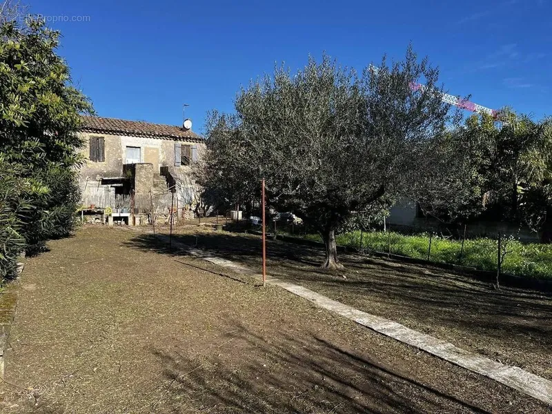 Photo Maison à Milhaud au prix de 145 000€