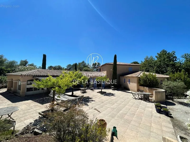 Photo Maison à Saint-Maximin-La-Sainte-Baume au prix de 790 000€