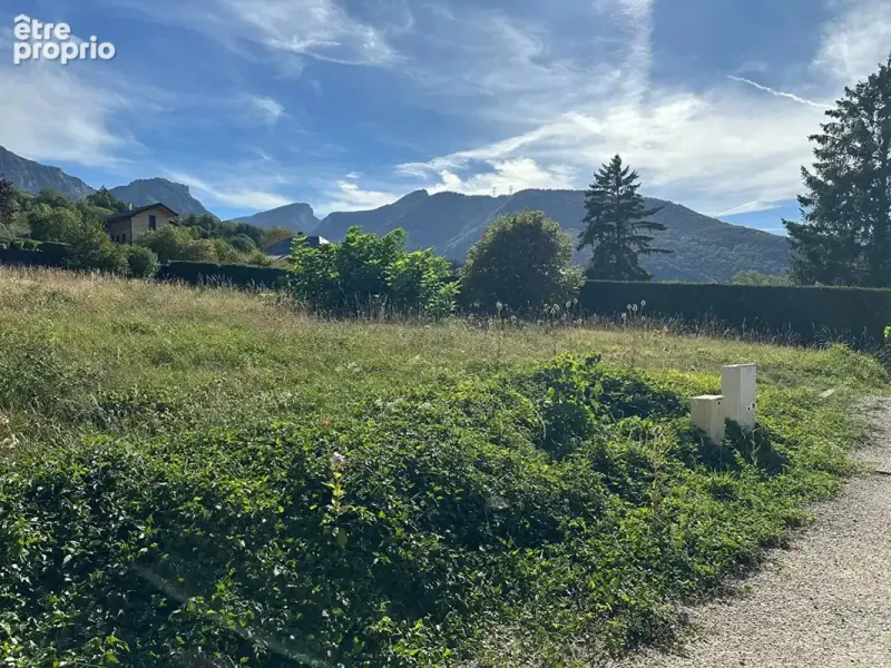 Photo Terrain à Montagnole au prix de 275 000€