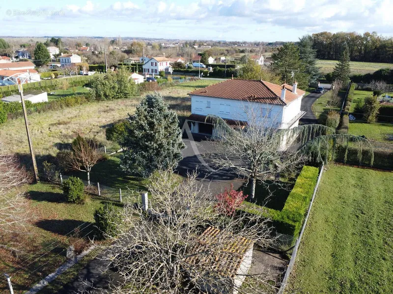 Photo Maison à Saintes au prix de 249 900€