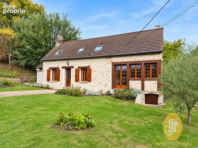 Photo Maison à Saint-Pierre-De-Bailleul au prix de 315 000€