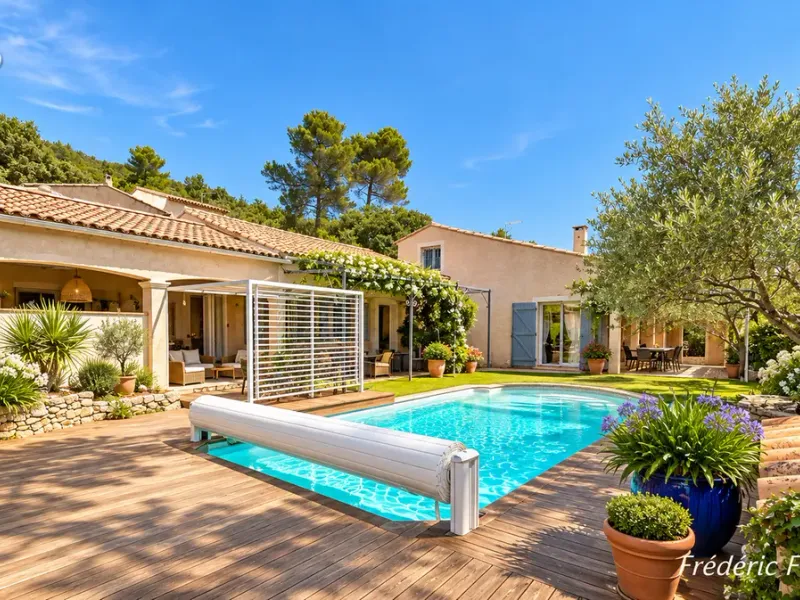 Photo Maison à Gareoult au prix de 599 000€