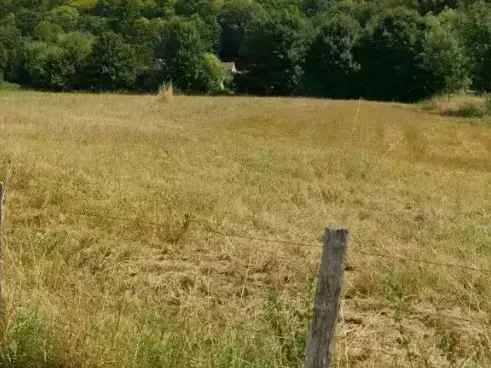 Photo Terrain à Pouilly au prix de 82 000€