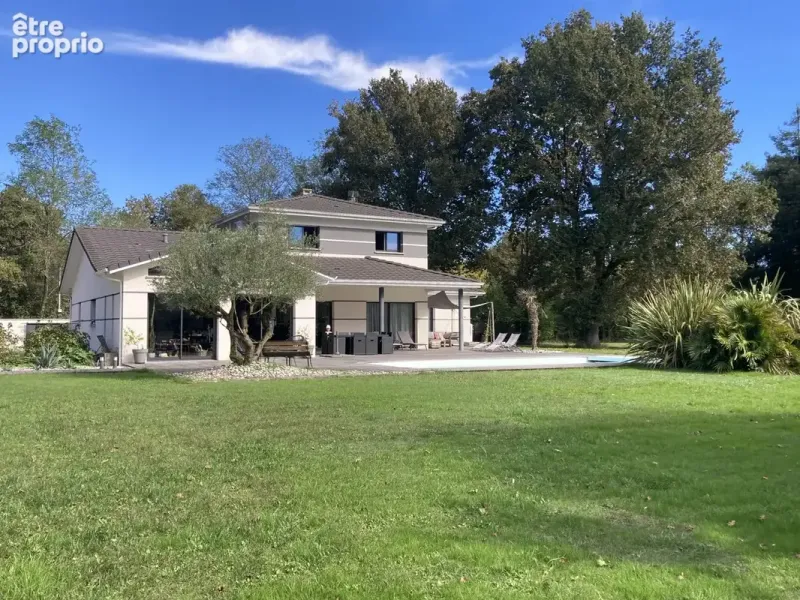 Photo Maison à Saint-Jean-D'illac au prix de 660 000€