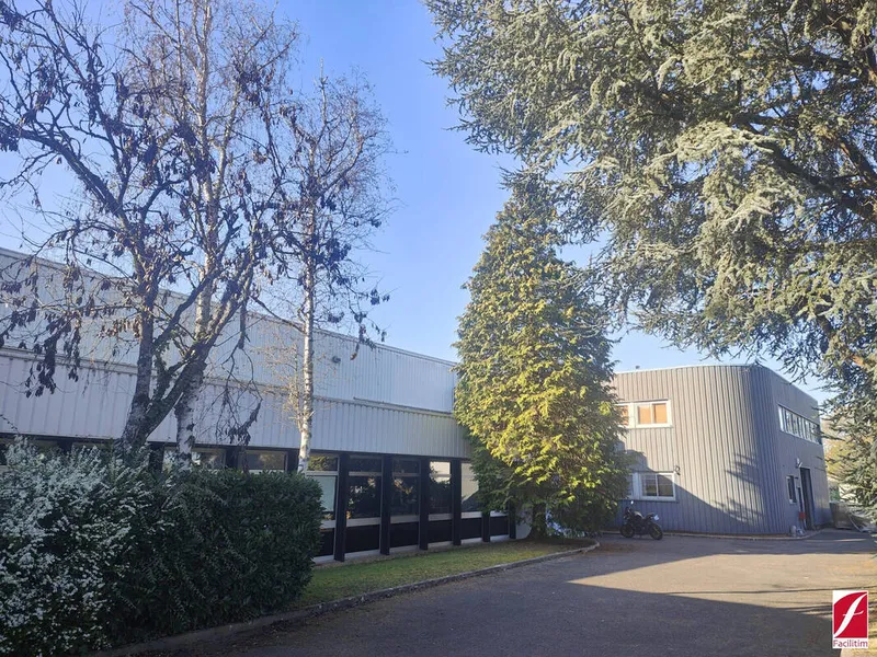 Photo Commerce à Saint-Fargeau-Ponthierry au prix de 3 646 400€