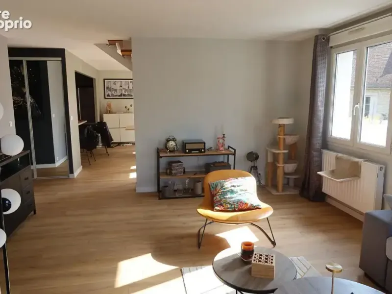 Photo Appartement à Ecole-Valentin au prix de 285 000€