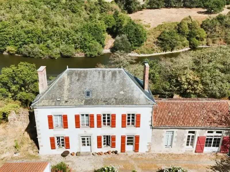 Photo Maison à Chateau-Guibert au prix de 396 055€
