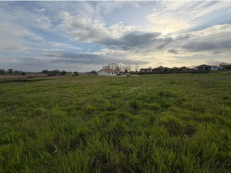 Photo Terrain à Montaut au prix de 46 000€