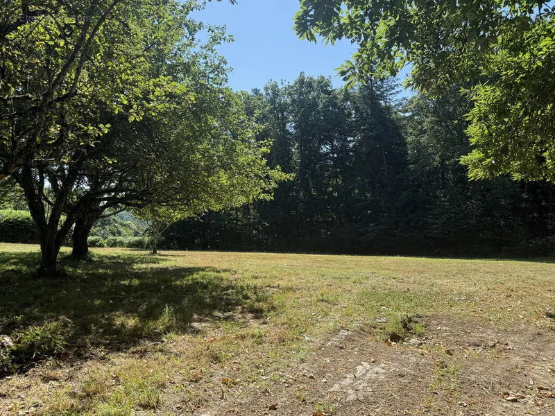 Photo Terrain à Peyrilhac au prix de 31 500€