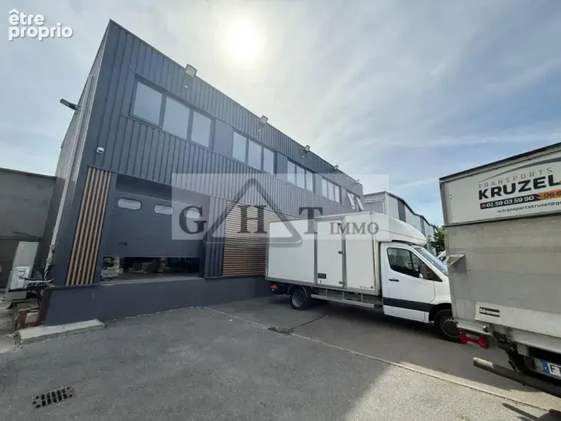Photo Commerce à Chelles au prix de 2 650 000€