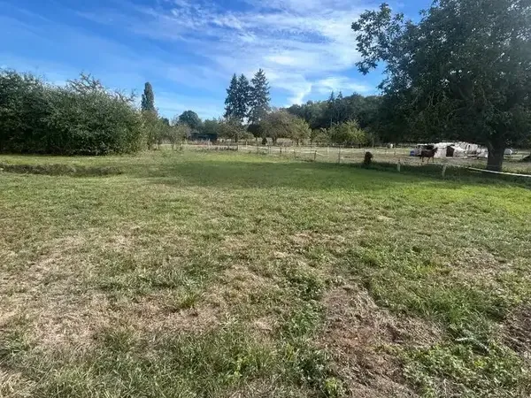 Photo Terrain à Hermes au prix de 73 000€