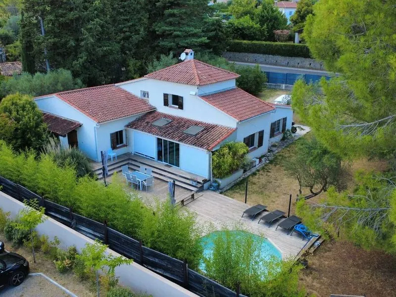 Photo Maison à Villecroze au prix de 449 000€