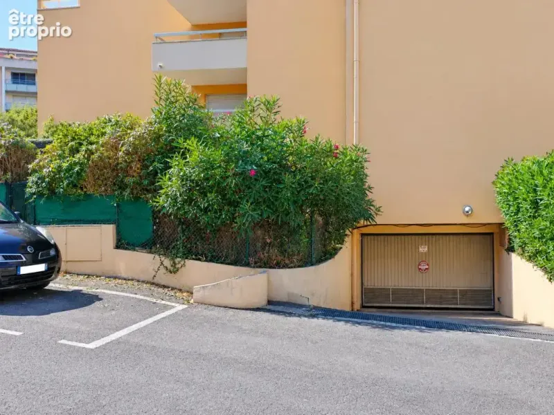 Photo Parking à Vence au prix de 30 000€