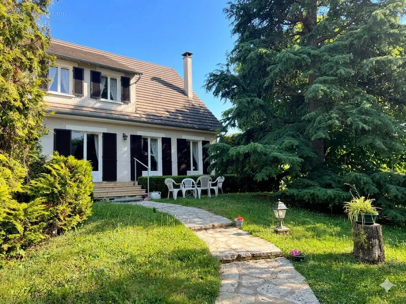 Photo Maison à Villeneuve-Sur-Yonne au prix de 288 995€