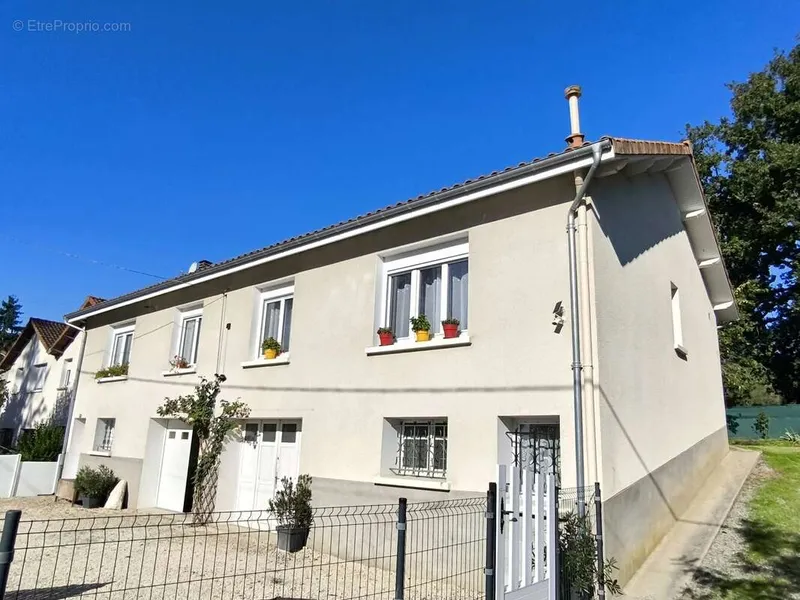 Photo Maison à Chabanais au prix de 174 900€