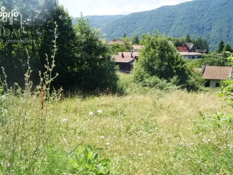 Photo Terrain à Notre-Dame-De-Commiers au prix de 271 000€