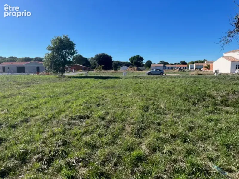Photo Terrain à Chazelles au prix de 32 000€