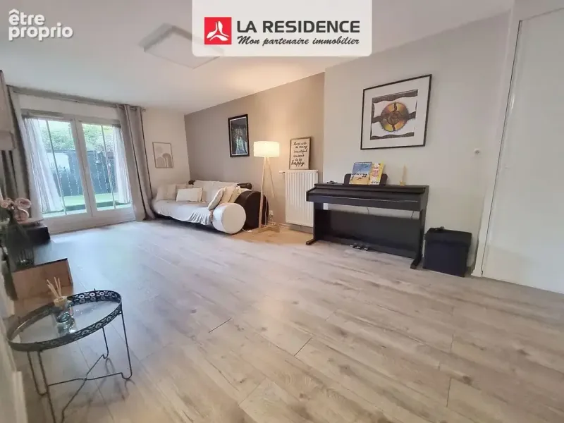 Photo Appartement à Stains au prix de 199 000€