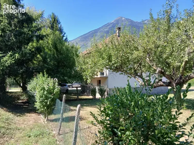 Photo Terrain à La Chambre au prix de 65 000€