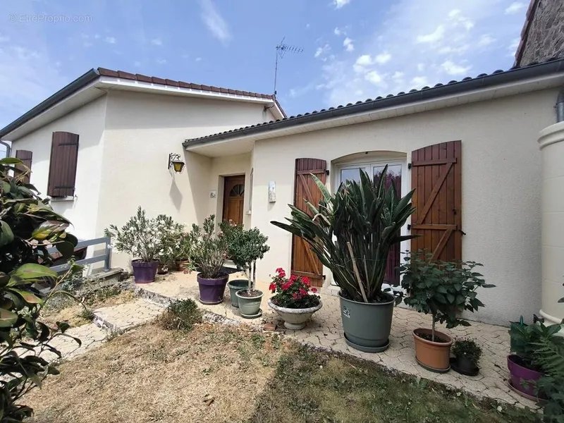 Photo Maison à Saint-Junien au prix de 220 500€