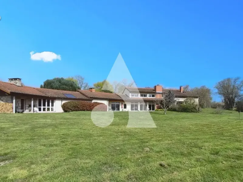 Photo Maison à Montrond-Les-Bains au prix de 780 000€