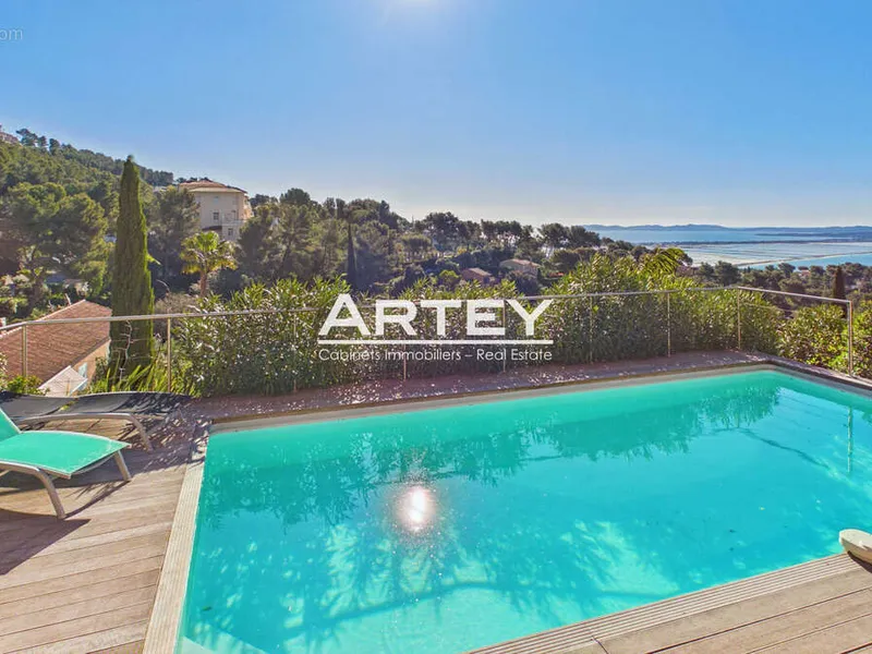 Photo Maison à Hyeres au prix de 1 190 000€
