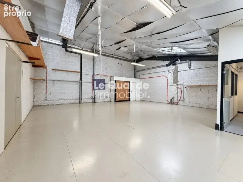 Photo Commerce à Challes-Les-Eaux au prix de 165 000€